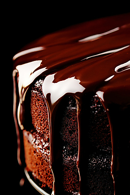 JPG 편집이미지 근접촬영 사람없음 갈색 흐름 달콤 초코케이크 초코시럽 편집실사 AI포토 AI콘텐츠 뷰포인트 컬러 컨셉 케이크 초콜릿 맛 CG 시럽 파일형식