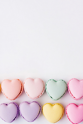 JPG 편집이미지 사랑 사람없음 하트 일렬 마카롱 파스텔톤 카피스페이스 편집실사 AI포토 AI콘텐츠 모양 감정 컬러 디저트 공백 CG 파일형식