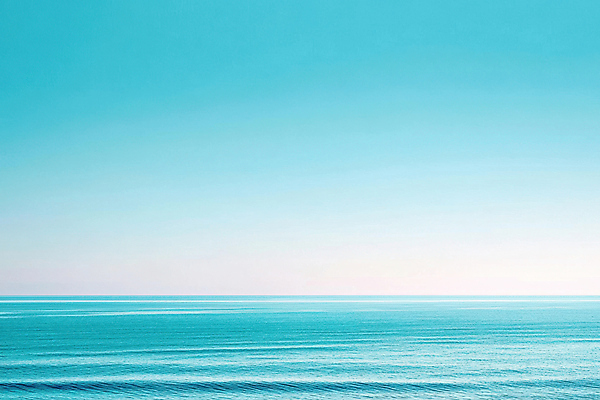 JPG 편집이미지 바다 하늘색 자연 하늘 풍경 사람없음 고요 힐링 감성 잔물결 편집실사 AI포토 AI콘텐츠 물결 컨셉 파란색 CG 생태계 파일형식