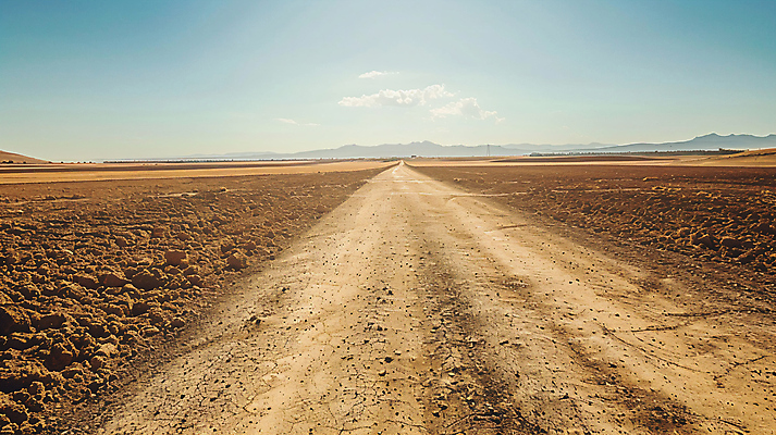 JPG 편집이미지 실루엣 도로 자동차 사람없음 드라이브 사막 편집실사 AI포토 AI콘텐츠 길 육상교통 교통시설 촬영기법 운전 CG 파일형식