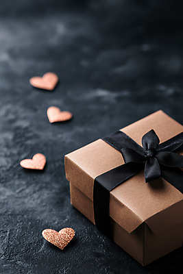 JPG 편집이미지 리본 선물포장 사람없음 선물상자 검은색 하트 감사 편집실사 AI포토 AI콘텐츠 모양 감정 컬러 포장 선물 상자 CG 파일형식