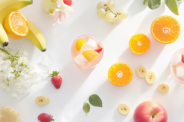 JPG 편집이미지 꽃 오렌지 딸기 단면 나뭇잎 잔 바나나 그림자 사람없음 빛 얼음 사과 청포도 상큼 냉음료 편집실사 AI포토 AI콘텐츠 자연요소 식물 식기 음료 잎 과일 포도 CG 파일형식