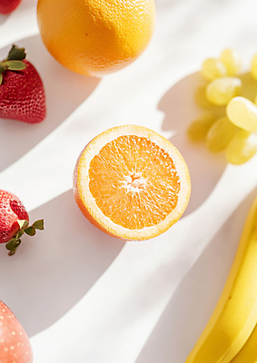 JPG 편집이미지 오렌지 딸기 단면 바나나 그림자 사람없음 빛 사과 청포도 상큼 편집실사 AI포토 AI콘텐츠 과일 포도 CG 파일형식