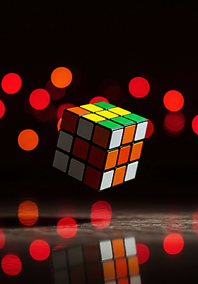 JPG 편집이미지 사람없음 계산 큐브 디지털합성 보케 두뇌개발 창의력 루빅큐브 편집실사 AI컴퓨터그래픽 AI콘텐츠 CG 파일형식