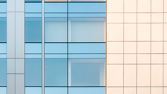 JPG 편집이미지 현대건축 하늘색 창문 외벽 빌딩 사람없음 건물 대칭 편집실사 AI포토 AI콘텐츠 건축물 건축 벽 파란색 CG 파일형식