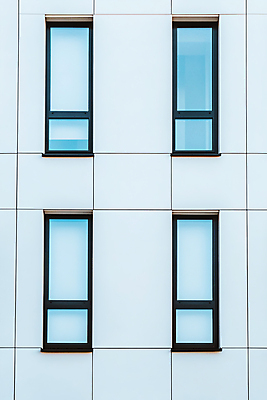 JPG 편집이미지 현대건축 하늘색 창문 외벽 빌딩 사람없음 건물 대칭 편집실사 AI포토 AI콘텐츠 건축물 건축 벽 파란색 CG 파일형식