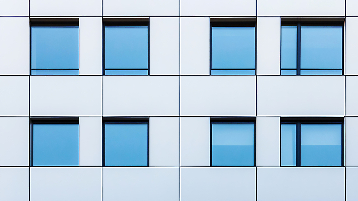 JPG 편집이미지 현대건축 하늘색 창문 외벽 빌딩 사람없음 건물 대칭 편집실사 AI포토 AI콘텐츠 건축물 건축 벽 파란색 CG 파일형식