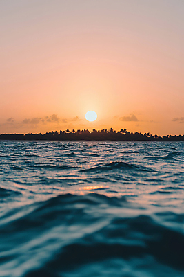 JPG 구름 편집이미지 물결 바다 섬 자연 하늘 사람없음 햇빛 태양 일출 편집실사 AI포토 AI콘텐츠 자연요소 노을 CG 생태계 파일형식