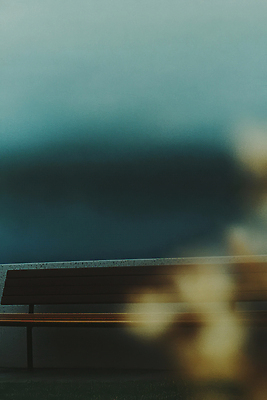 JPG 편집이미지 벤치 풍경 사람없음 필름 보케 돌벽 필름사진 편집실사 AI포토 AI콘텐츠 벽 의자 CG 파일형식