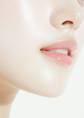 JPG 편집이미지 여자 얼굴 한명 성인 뷰티 입술 피부관리 광택 의료성형뷰티 성인여자한명만 편집실사 AI인물포토 AI콘텐츠 1 사람 신체부위 CG 여자한명만 성인여자만 파일형식 AI포토