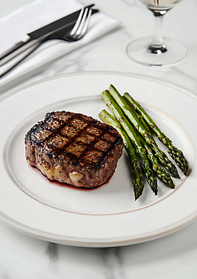 JPG 편집이미지 접시 포크 잔 스테이크 사람없음 레스토랑 소고기 나이프 냅킨 아스파라거스 대리석 편집실사 AI포토 AI콘텐츠 식기 채소 재료 서양음식 육류 식당 칼 CG 파일형식