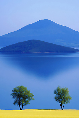 JPG 나무 구름 편집이미지 바다 자연 하늘 산 풍경 사람없음 파란색 봄 편집실사 AI포토 AI콘텐츠 자연요소 식물 계절 컬러 CG 생태계 파일형식