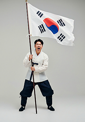 JPG 전신 편집이미지 남자 한명 들기 성인 외침 깃발 태극기 삼일절 깃대 기수 광복절 남자한복 투쟁 의료성형뷰티 성인남자한명만 편집실사 AI인물포토 AI콘텐츠 1 모션 사람 공휴일 소리 국기 한복 국경일 CG 남자한명만 성인남자만 파일형식 AI포토
