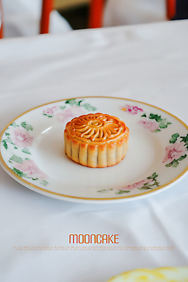 PSD 편집이미지 접시 탁자 사람없음 식탁보 흰색 분위기 전통과자 월병 이미지편집 식기 컬러 가구 컨셉 과자 중국전통 파일형식