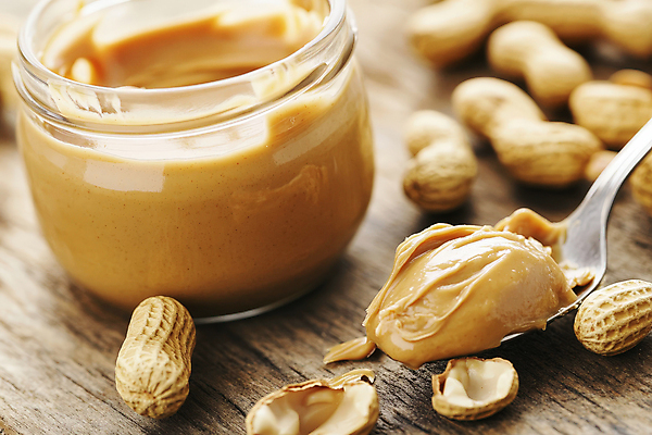 JPG 편집이미지 유리병 사람없음 갈색 숟가락 병 잼 땅콩 나무탁자 땅콩버터 잼나이프 편집실사 AI포토 AI콘텐츠 식기 컬러 탁자 병_용기 수저 견과류 소스_음식 나이프 CG 파일형식 스프레드_음식