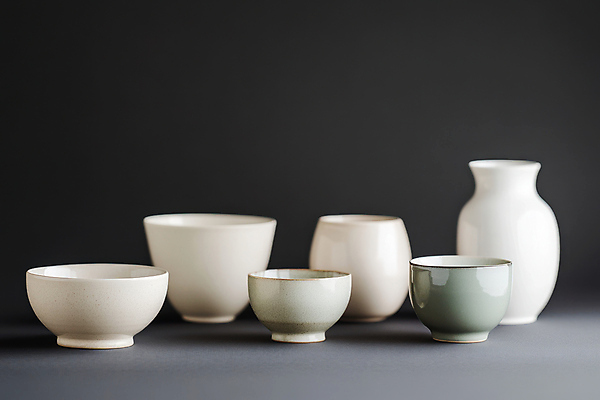 JPG 편집이미지 그릇 사람없음 햇빛 꽃병 검은색 도자기 오브젝트 킨포크 편집실사 AI포토 AI콘텐츠 식기 꽃 컬러 태양 CG 파일형식