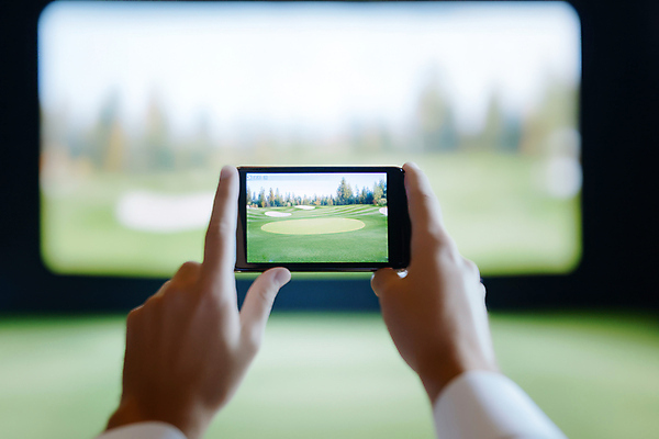 JPG 편집이미지 실내 들기 신체부위 스마트폰 스크린 인조잔디 스크린골프 찍기 의료성형뷰티 편집실사 AI인물포토 AI콘텐츠 골프 모션 사람 잔디 내부 핸드폰 스마트기기 CG 파일형식 AI포토