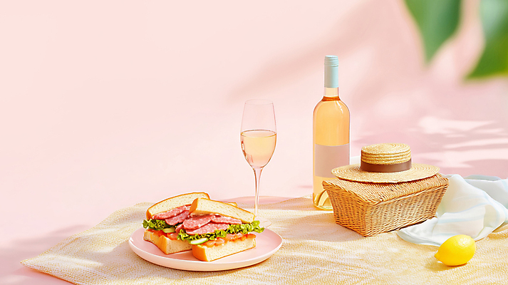 JPG 편집이미지 접시 분홍색 와인잔 샌드위치 사람없음 햇빛 평화 와인병 밀짚모자 점심식사 봄소풍 편집실사 AI포토 AI콘텐츠 모자_잡화 식기 음식 컬러 컨셉 술잔 병_용기 태양 소풍 와인 식사 봄 CG 파일형식