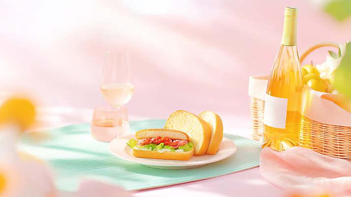 JPG 편집이미지 접시 분홍색 와인잔 샌드위치 사람없음 햇빛 바구니 평화 와인병 점심식사 봄소풍 편집실사 AI포토 AI콘텐츠 식기 음식 컬러 컨셉 술잔 병_용기 태양 소풍 와인 식사 봄 CG 파일형식