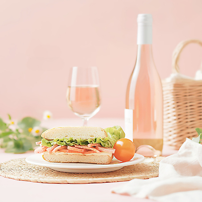 JPG 편집이미지 접시 와인잔 봄꽃 방울토마토 샌드위치 사람없음 바구니 평화 와인병 점심식사 봄소풍 편집실사 AI포토 AI콘텐츠 식기 꽃 음식 컨셉 토마토 술잔 병_용기 소풍 와인 식사 봄 CG 파일형식