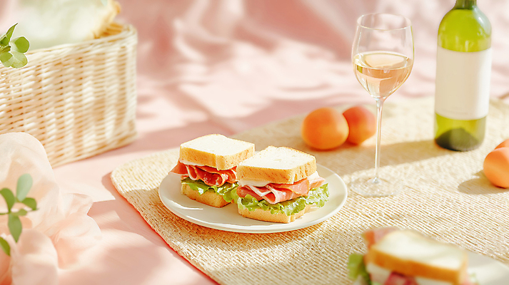 JPG 편집이미지 접시 분홍색 와인잔 샌드위치 사람없음 햇빛 바구니 평화 와인병 점심식사 봄소풍 편집실사 AI포토 AI콘텐츠 식기 음식 컬러 컨셉 술잔 병_용기 태양 소풍 와인 식사 봄 CG 파일형식