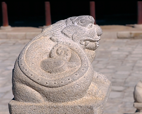 포토 JPG 주간 한국문화 한국전통 시설물 건축 조각 고건축 한국건축 근접촬영 사람없음 야외 동상 조각상 동양건축 문화재 작품 경복궁 석상 해태상 조각_조소 국내포토 자연요소 동양문화 전통 건축물 뷰포인트 한국 미술 조형물 궁전 기념물 석조물 조소 파일형식 동양