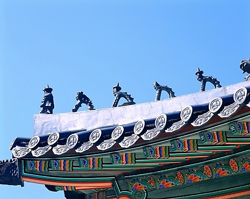 포토 JPG 주간 한국문화 한국전통 전통 시설물 건축물 건축 조각 고건축 한국건축 지붕 한국 단청문양 기와 사람없음 야외 동양건축 궁전 문화재 경복궁 처마 조소 국내포토 자연요소 동양문화 문양 아시아 미술 단청 파일형식 동양 나라 문화 문화예술