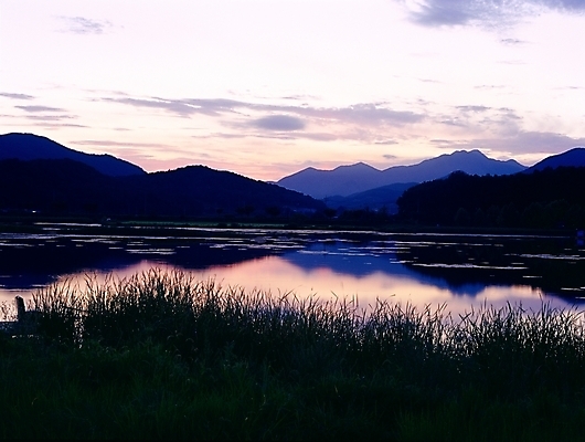 포토 JPG 주간 호수 자연 하늘 산 풍경 사람없음 야외 태양 일출 노을 어둠 일몰 충주호 국내포토 자연요소 생태계 충주 파일형식