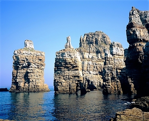 포토 JPG 주간 바다 섬 자연 하늘 풍경 사람없음 야외 절벽 돌_바위 기암절벽 백령도 국내포토 자연요소 생태계 파일형식