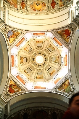 포토 JPG 주간 해외 시설물 건축물 건축 유럽 로우앵글 외국문화 고건축 건축양식 해외건축 유적지 실내 사람없음 건물 관광지 성당 비엔나 오스트리아 천장 오스트리아문화 국내포토 자연요소 나라 문화 뷰포인트 여행 종교건축 내부 서양문화 파일형식