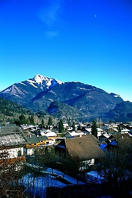 포토 JPG 주간 해외 유럽 외국문화 하늘 유럽건축 산 주택 풍경 사람없음 야외 관광지 마을 오스트리아 만년설 상트길겐 오스트리아문화 잘츠부르크 국내포토 자연요소 나라 문화 여행 서양건축 건물 서양문화 파일형식