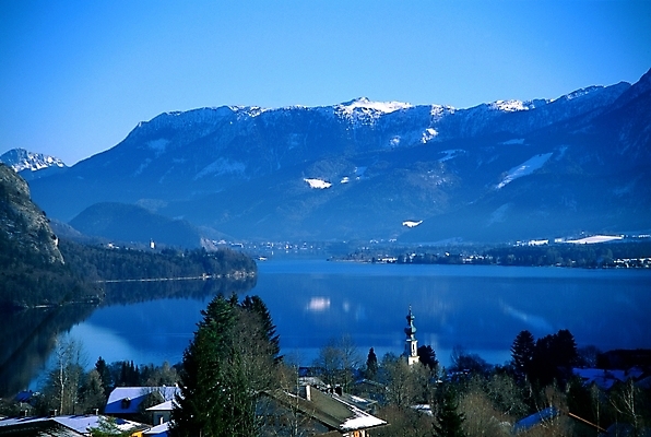 포토 JPG 주간 나무 해외 유럽 호수 외국문화 자연 산 주택 풍경 사람없음 야외 관광지 강 마을 맑음 오스트리아 만년설 상트길겐 오스트리아문화 잘츠부르크 국내포토 자연요소 식물 나라 문화 여행 날씨 건물 생태계 서양문화 파일형식