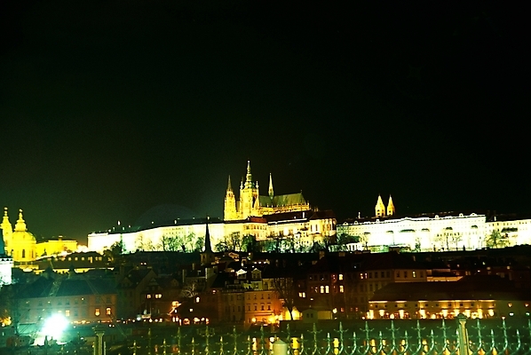 포토 JPG 해외풍경 해외 건축물 유럽 외국문화 야경 자연 유럽건축 사람없음 야외 관광지 도시 체코 프라하 프라하성 국내포토 건축 나라 문화 여행 서양건축 풍경 성 야간 생태계 파일형식 풍경_경치