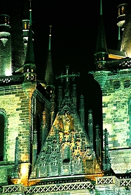 포토 JPG 해외 시설물 건축물 현대건축 건축 유럽 종교 외국문화 야경 유적 건축양식 해외건축 종교건축 유적지 종교시설 유럽건축 조명 사람없음 야외 건물 관광지 교회 탑 천주교 체코 프라하 첨탑 고딕양식 국내포토 전통 나라 문화 여행 고건축 서양건축 야간 시설 파일형식 풍경_경치