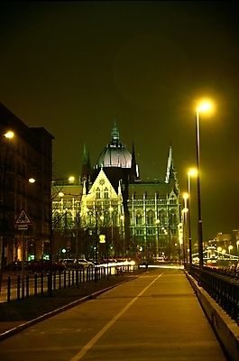 포토 JPG 주간 해외풍경 해외 시설물 건축물 건축 유럽 외국문화 고건축 야경 가로등 해외건축 유적지 자연 유럽건축 거리 사람없음 야외 건물 관광지 빛 어둠 도시 국회의사당 헝가리 부다페스트 의사당 국내포토 자연요소 공공시설 나라 문화 여행 서양건축 풍경 야간 생태계 동유럽 파일형식 풍경_경치