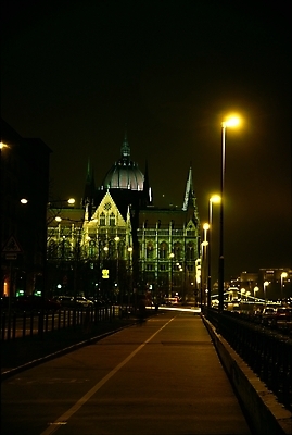 포토 JPG 해외풍경 해외 시설물 건축물 건축 유럽 도로 외국문화 고건축 야경 가로등 해외건축 유적지 자연 유럽건축 조명 거리 거리풍경 사람없음 야외 관광지 빛 도시 국회의사당 헝가리 부다페스트 의사당 국내포토 공공시설 나라 문화 길 여행 서양건축 교통시설 풍경 야간 생태계 동유럽 파일형식 풍경_경치