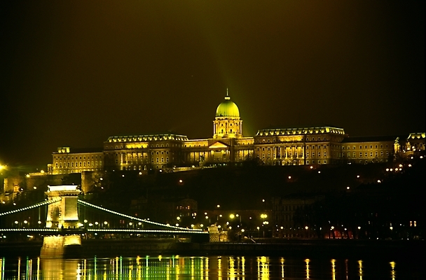 포토 JPG 해외풍경 해외 건축물 유럽 외국문화 야경 유적지 자연 유럽건축 조명 사람없음 야외 관광지 빛 강 어둠 도시 국회의사당 헝가리 부다페스트 세체니다리 가교 국내포토 건축 나라 문화 여행 고건축 서양건축 풍경 야간 생태계 동유럽 파일형식 풍경_경치