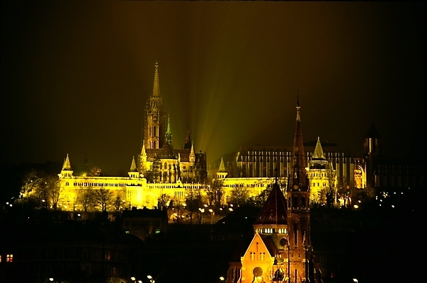 포토 JPG 해외풍경 해외 건축물 유럽 외국문화 야경 유적지 자연 유럽건축 조명 사람없음 야외 건물 관광지 빛 어둠 도시 헝가리 부다페스트 국내포토 건축 나라 문화 여행 고건축 서양건축 풍경 야간 생태계 동유럽 파일형식 풍경_경치