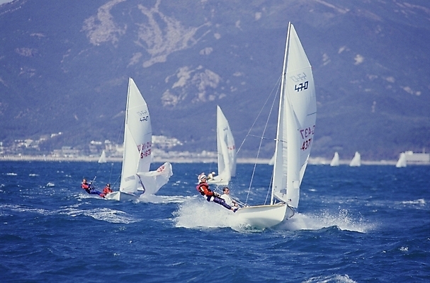 포토 JPG 주간 스포츠용품 스포츠 바다 올림픽 요트 하계올림픽 경기 여러명 야외 여름 레포츠 운송업 윈드서핑 요트경기 선박 국내포토 자연요소 계절 산업 다수 수상교통 배_교통 레저 사람 수상스포츠 오브젝트 파일형식