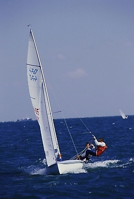 포토 JPG 주간 스포츠용품 스포츠 바다 올림픽 요트 하계올림픽 경기 여러명 야외 여름 레포츠 운송업 윈드서핑 수상스포츠 요트경기 선박 국내포토 자연요소 계절 산업 다수 수상교통 배_교통 레저 사람 오브젝트 파일형식