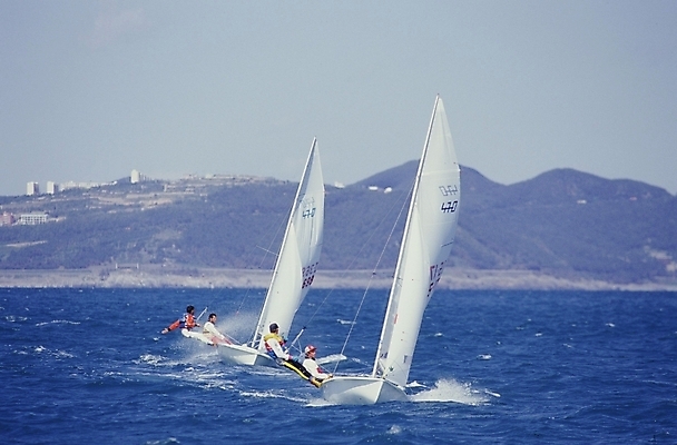 포토 JPG 주간 스포츠용품 스포츠 바다 올림픽 요트 하계올림픽 경기 여러명 야외 여름 레포츠 운송업 윈드서핑 수상스포츠 요트경기 선박 국내포토 자연요소 계절 산업 다수 수상교통 배_교통 레저 사람 오브젝트 파일형식