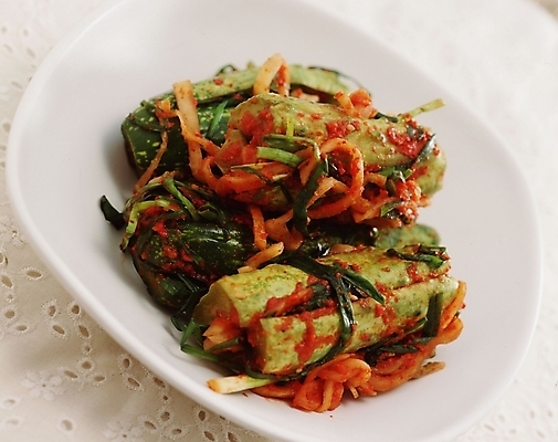 포토 JPG 스튜디오촬영 한국문화 접시 한식 김치 사람없음 전통음식 발효 발효음식 오이소박이 오이김치 국내포토 동양문화 전통 식기 음식 한국 실내 파일형식