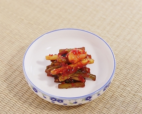 포토 JPG 스튜디오촬영 한식 음식 반찬 사람없음 마늘쫑장아찌 장아찌 마늘종 국내포토 줄기 실내 마늘 파일형식