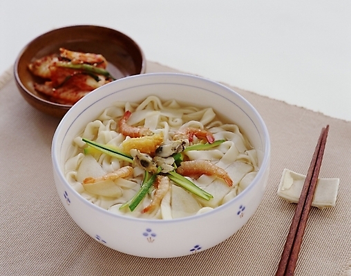 포토 JPG 스튜디오촬영 한국문화 한식 음식 한국 사람없음 면류 면 국수 칼국수 해물칼국수 국내포토 동양문화 아시아 실내 파일형식