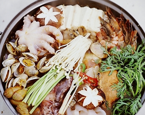 포토 JPG 스튜디오촬영 한국문화 한식 음식 식재료 사람없음 찌개 해물전골 해물찌개 국내포토 동양문화 한국 실내 전골 파일형식