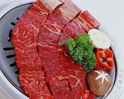 포토 JPG 스튜디오촬영 식재료 양파 파프리카 파슬리 사람없음 소고기 갈비 불판 표고버섯 갈비구이 소갈비 국내포토 채소 실내 육류 버섯 구이 파일형식