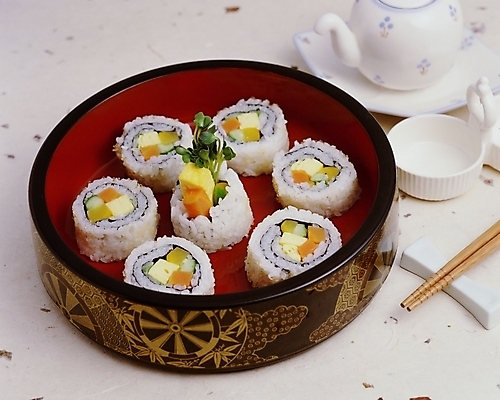 포토 JPG 스튜디오촬영 접시 음식 사람없음 찻잔 찻주전자 흰배경 김초밥 누드김밥 도시락통 롤스시 젓가락받침대 일본음식 국내포토 식기 백그라운드 주전자 잔 실내 초밥 흰색 용기_그릇 김밥 수저받침대 파일형식