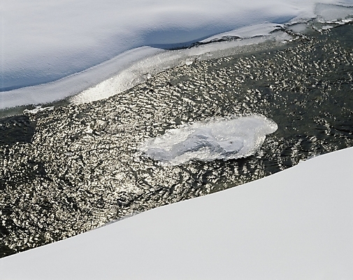 포토 JPG 주간 사계절 계절 겨울 자연 풍경 사람없음 야외 물 골짜기 계곡 얼음 눈 해빙 국내포토 자연요소 바다 날씨 생태계 파일형식