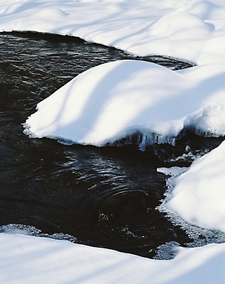 포토 JPG 주간 사계절 계절 겨울 자연 풍경 사람없음 야외 물 골짜기 계곡 얼음 흰색 눈 해빙 국내포토 자연요소 바다 컬러 날씨 생태계 파일형식