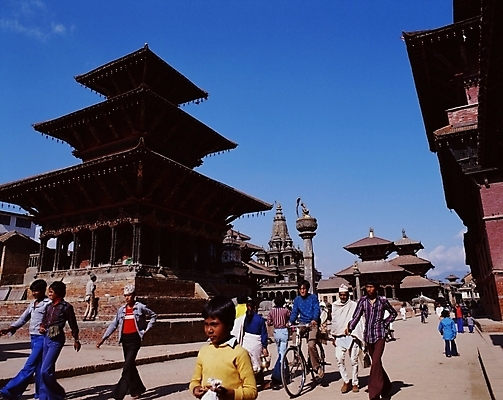 포토 JPG 주간 해외 시설물 건축물 건축 아시아 외국문화 고건축 해외건축 거리 사람 풍경 야외 건물 관광지 동양건축 사찰 사원 보행자 인도 인도문화 인도건축 국내포토 자연요소 동양문화 나라 문화 여행 비즈니스 종교건축 인도_나라 파일형식 동양